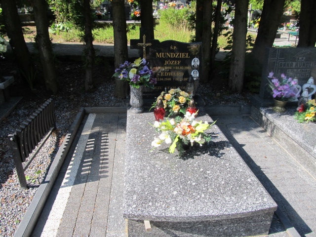 Grób JÓZEF MUNDZIEL