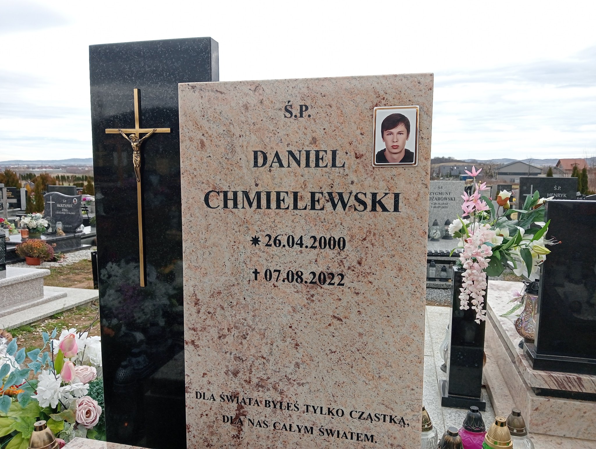Daniel Chmielewski 2000 Bielawa - Grobonet - Wyszukiwarka osób pochowanych